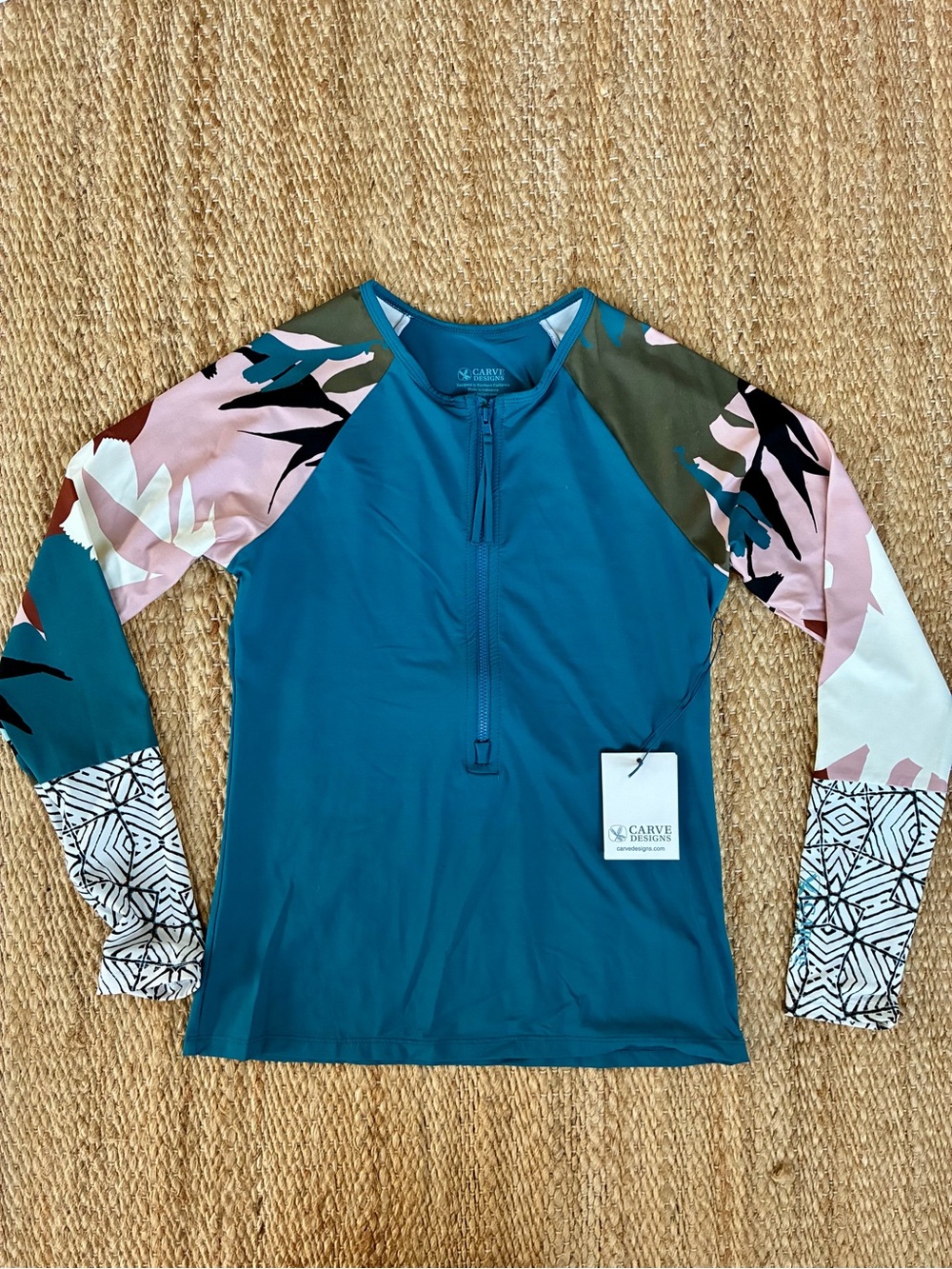 Carve Designs XS Kona Rashguard NWT